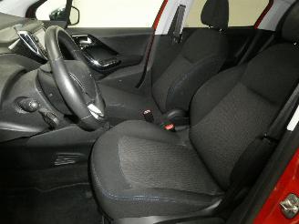 Peugeot 208 SIGNATURE picture 16