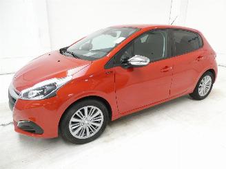 Peugeot 208 SIGNATURE picture 3