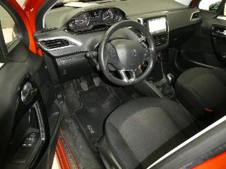 Peugeot 208 SIGNATURE picture 15