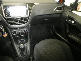 Peugeot 208 SIGNATURE picture 13