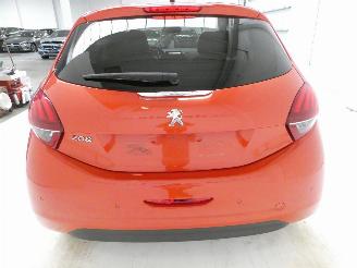 Peugeot 208 SIGNATURE picture 5