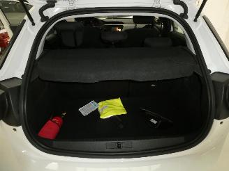 Opel Corsa F picture 18