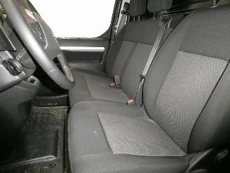 Opel Vivaro 2.2D C picture 16