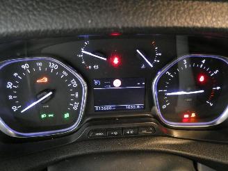 Opel Vivaro 2.2D C picture 14
