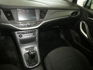 Opel Astra 1.6D picture 10