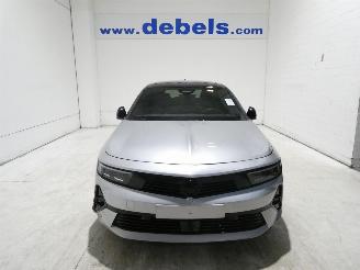 damaged passenger cars Opel Astra TOURER 2023/12