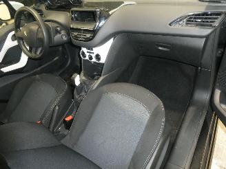 Peugeot 208 LIKE picture 13