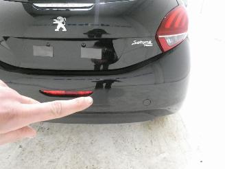 Peugeot 208 LIKE picture 6