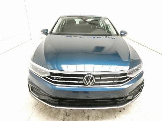 Volkswagen Passat GTE picture 2