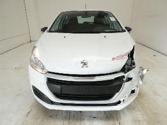 Peugeot 208 1.2 picture 2
