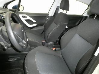 Peugeot 208 1.2 picture 16