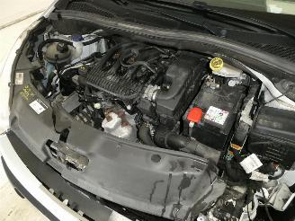 Peugeot 208 1.2 picture 15