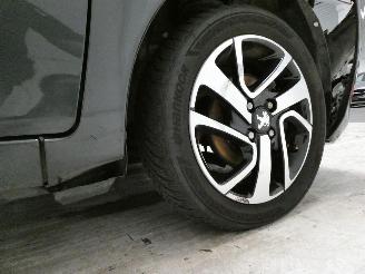 Peugeot 108 STYLE picture 12