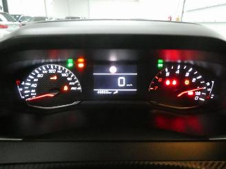 Peugeot 208 II ACTIVE picture 17