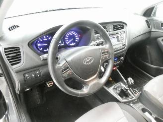 Hyundai I-20 1.4D ACTIVE picture 19