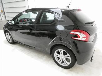Peugeot 208 1.2 ACTIVE picture 6