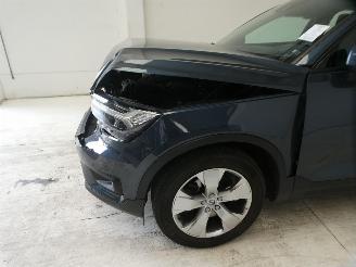 Volvo XC40 MOMENTUM picture 5