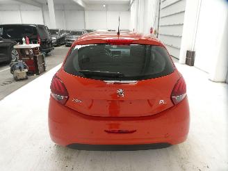 Peugeot 208 SIGNATURE picture 8