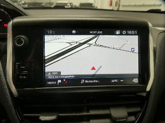 Peugeot 208 SIGNATURE picture 16