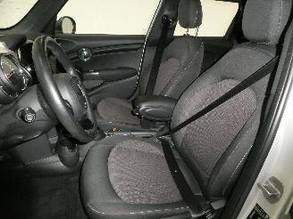 Mini Cooper 1.5 picture 13