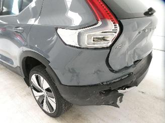 Volvo XC40 MOMENTUM picture 5