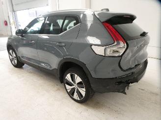 Volvo XC40 MOMENTUM picture 4