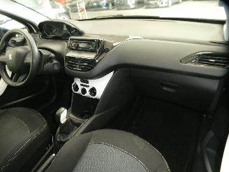Peugeot 208 LIKE picture 11