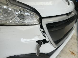Peugeot 208 LIKE picture 8