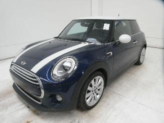 Mini Cooper 1.5D  D picture 4