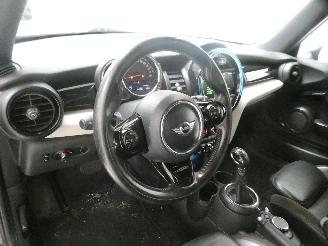 Mini Cooper 1.5D  D picture 15