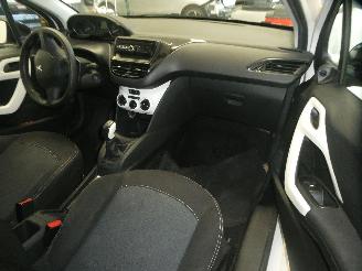Peugeot 208 LIKE picture 13