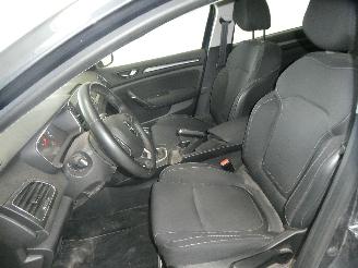 Renault Mégane IV GRANDTOUR picture 17