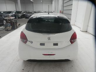 Peugeot 208 LIKE picture 13