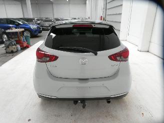Mazda 2  picture 11