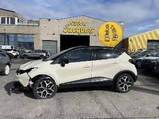 damaged passenger cars Renault Captur INTENS 2018/1