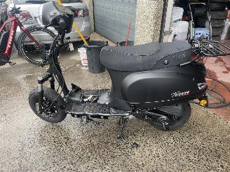 Vaurioauto  scooters GTS  TOSCANA 50CC B-KLASSE 2023/1
