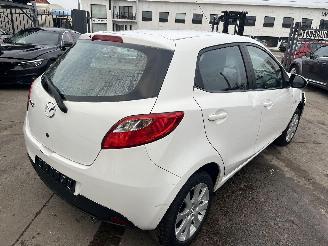 Coche accidentado Mazda 2 1.4 B 2013/9