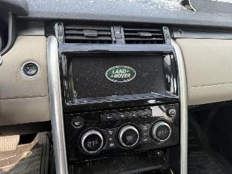 Land Rover Discovery 3.0D HSE picture 19