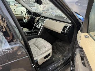 Land Rover Discovery 3.0D HSE picture 24