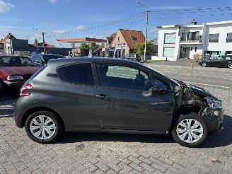 Peugeot 208  picture 4