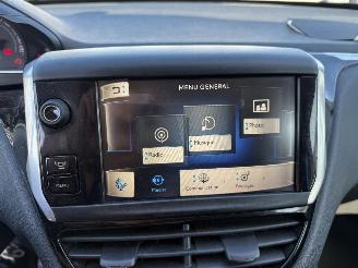 Peugeot 208  picture 23