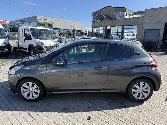 Peugeot 208  picture 8