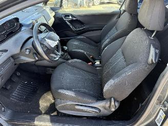 Peugeot 208  picture 15