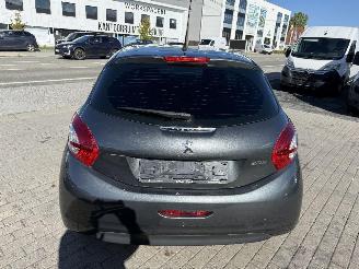 Peugeot 208  picture 6