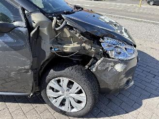 Peugeot 208  picture 9