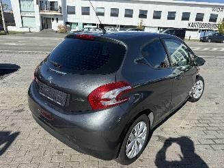 Peugeot 208  picture 5
