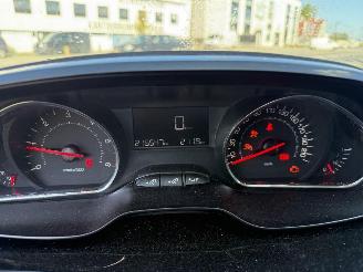 Peugeot 208  picture 19