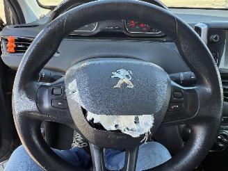 Peugeot 208  picture 18