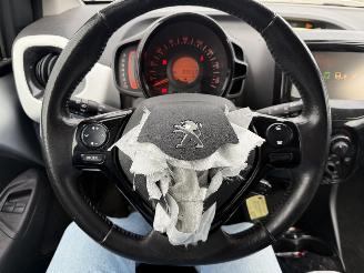 Peugeot 108 ALLURE TOP picture 22