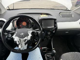 Peugeot 108 ALLURE TOP picture 20